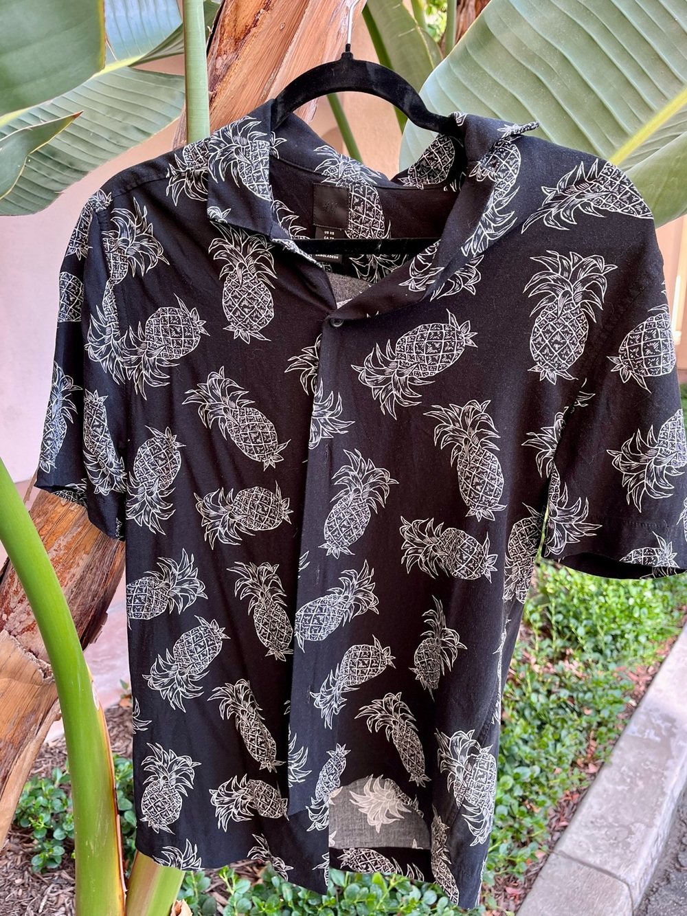 H&M Black Short-Sleeve Shirt with White Pineapple Print